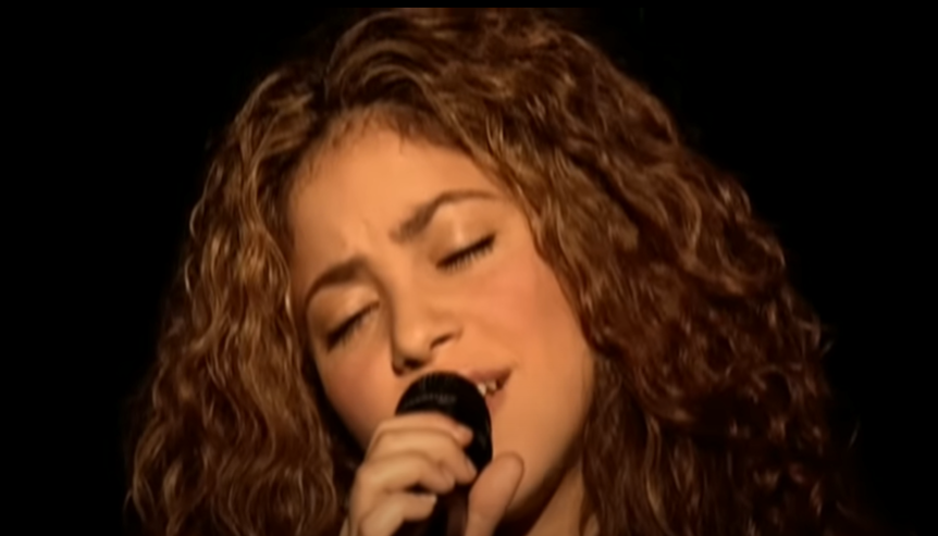 Antología de Shakira de que trata la cancion y a quien va dirigida